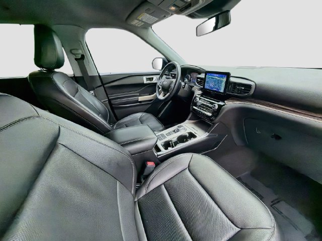 Used 2022 Ford Explorer Limited w/ Equipment Group 301A RWD image 29