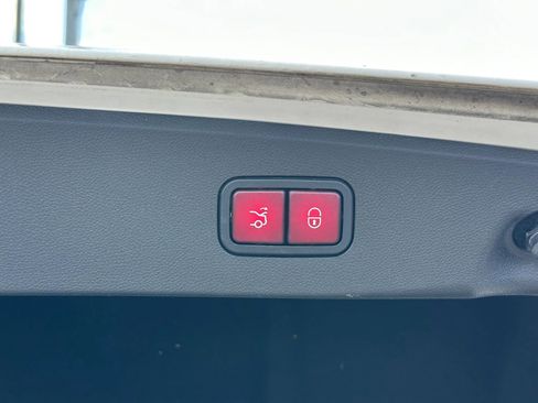 Used 2014 Mercedes-Benz E 350 Sedan image 18