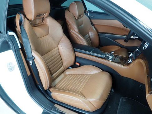 Used 2017 Mercedes-Benz SL 550 image 3