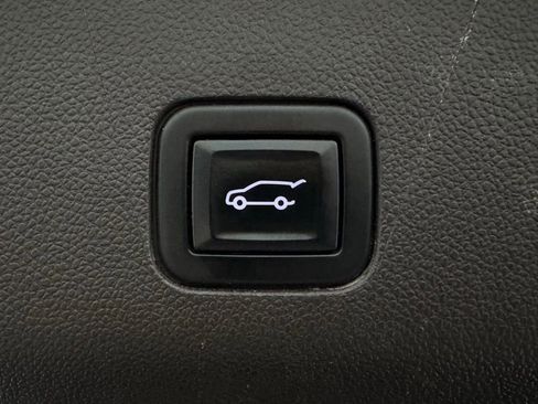 Used 2022 GMC Yukon XL Denali image 35