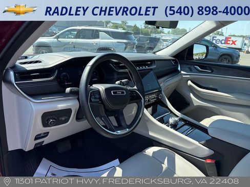 Used 2022 Jeep Grand Cherokee L Overland w/ Luxury Tech Group IV AWD/4WD image 4