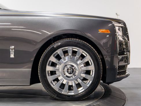 Used 2019 Rolls-Royce Phantom image 20