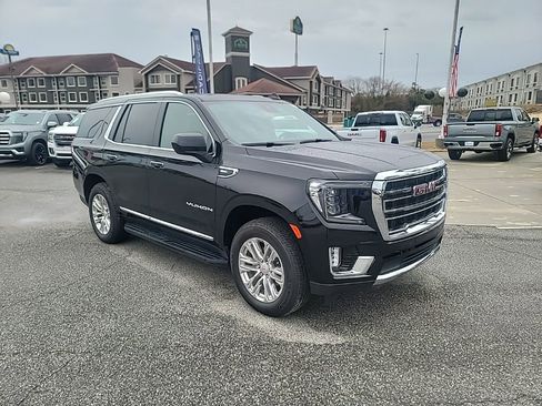 Used 2023 GMC Yukon SLT image 1