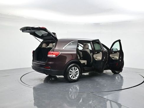 Used 2016 Kia Sorento LX w/ LX Convenience Package image 46