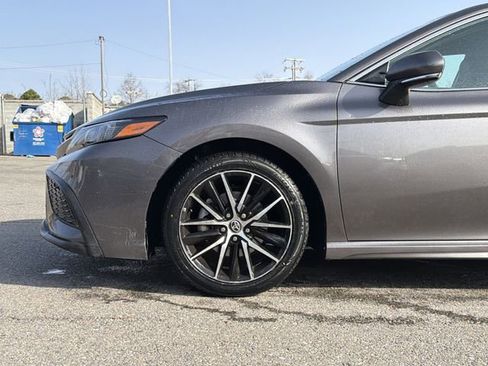 Used 2022 Toyota Camry SE w/ Carpet Mat Package (TMS) image 8