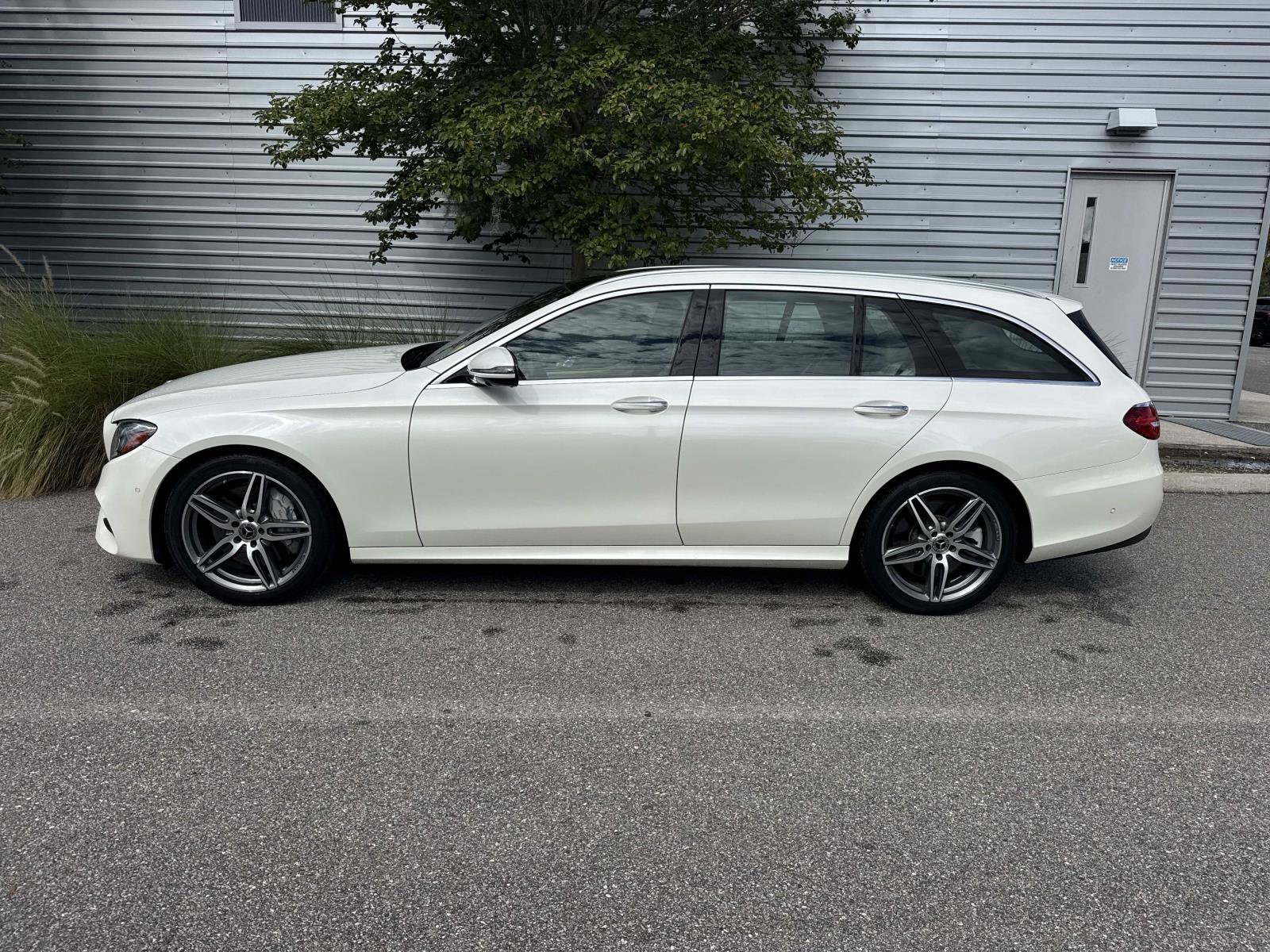 Used 2019 Mercedes-Benz E 450 4MATIC Wagon image 2