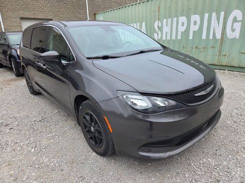 Used 2021 Chrysler Voyager LX image 3