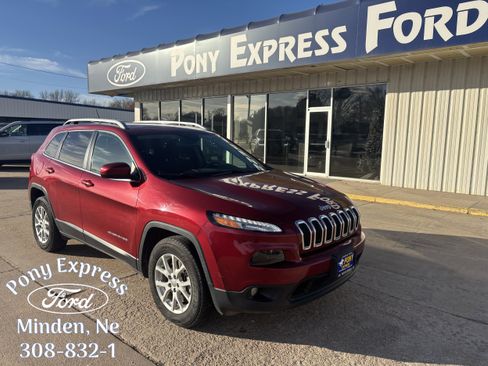 Used 2017 Jeep Cherokee Latitude image 1