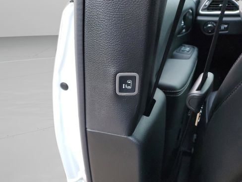 New 2026 Chrysler Voyager LX image 14