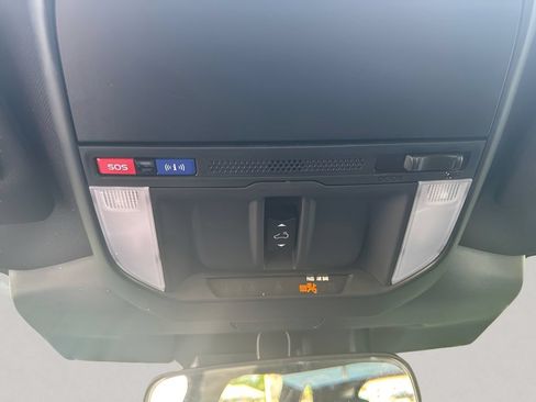 Used 2025 Subaru Forester Premium AWD/4WD image 22