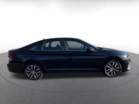 Used 2025 Volkswagen Jetta SE image 16