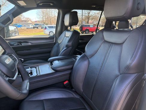 Used 2024 Jeep Wagoneer L Series III w/ Flexible Seating Group image 15