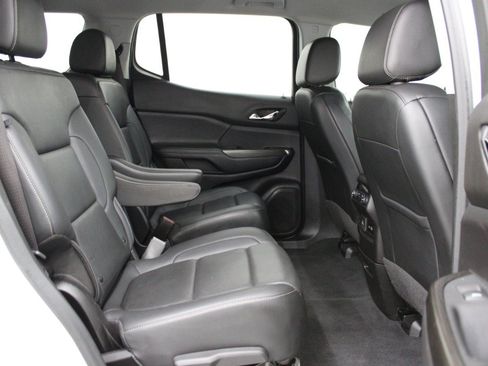 Used 2022 GMC Acadia SLT w/ LPO, Floor Liner Package FWD image 12