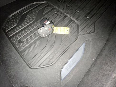 Used 2020 GMC Terrain SLE w/ Driver Convenience Package image 29