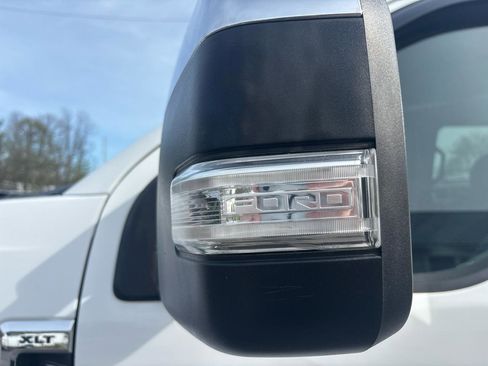 Used 2017 Ford F250 XLT w/ XLT Premium Package AWD/4WD image 4