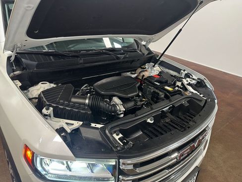 Used 2021 GMC Acadia SLT image 19