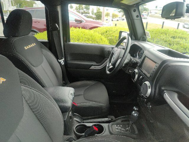 Used 2014 Jeep Wrangler Unlimited Sahara w/ Dual Top Group AWD/4WD image 28