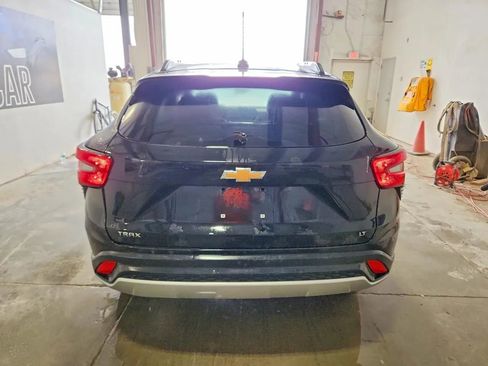 Used 2025 Chevrolet Trax LT FWD image 6
