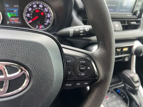 Used 2021 Toyota RAV4 LE image 26