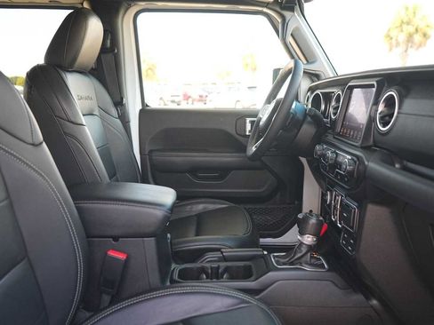 Used 2023 Jeep Wrangler Unlimited Sahara w/ Cold Weather Group AWD/4WD image 15