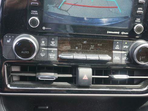 Used 2022 Toyota Highlander XLE image 14