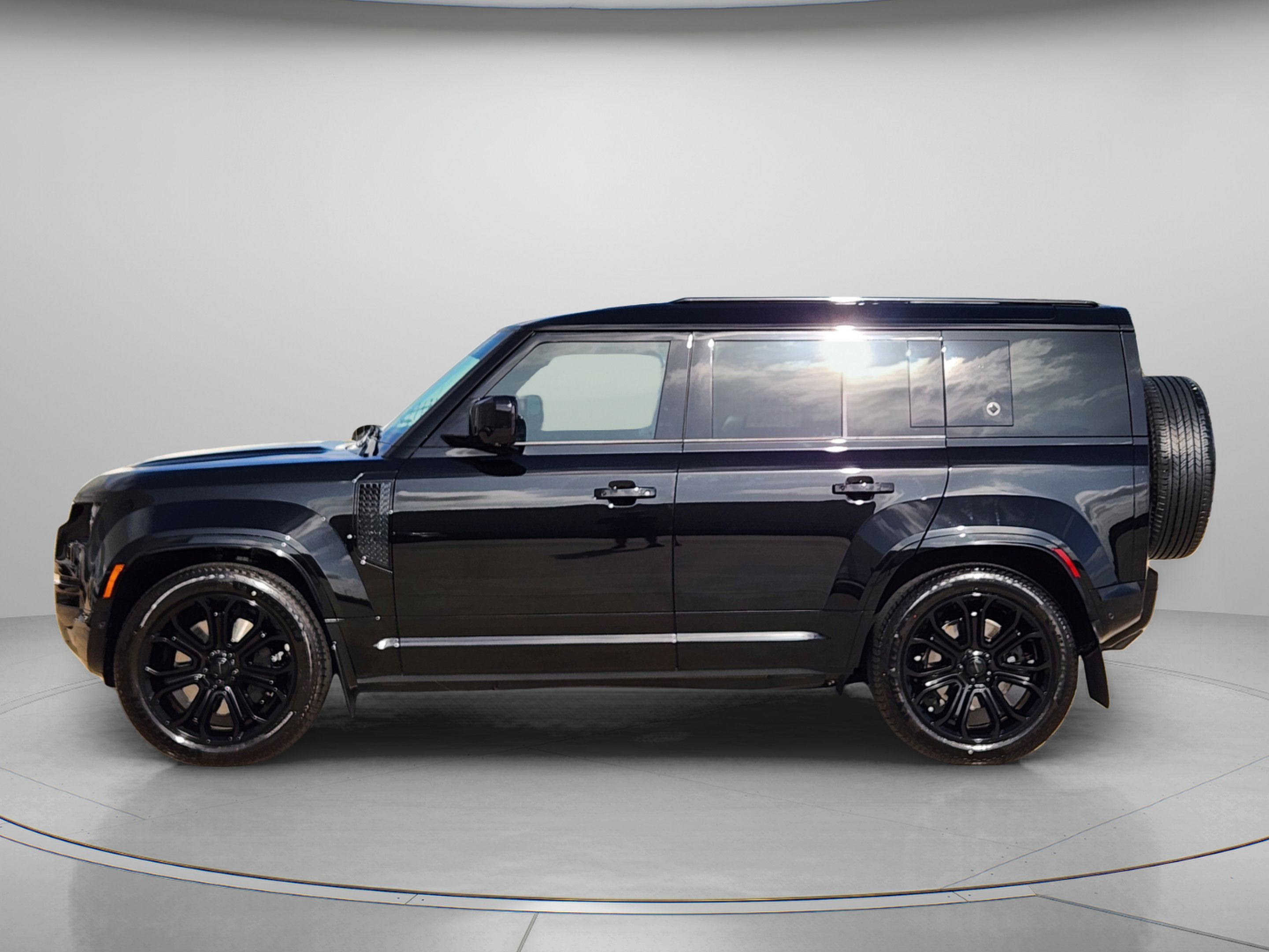 New 2026 Land Rover Defender 110 OCTA AWD/4WD image 2