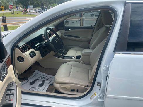 Used 2010 Chevrolet Impala LTZ FWD image 11