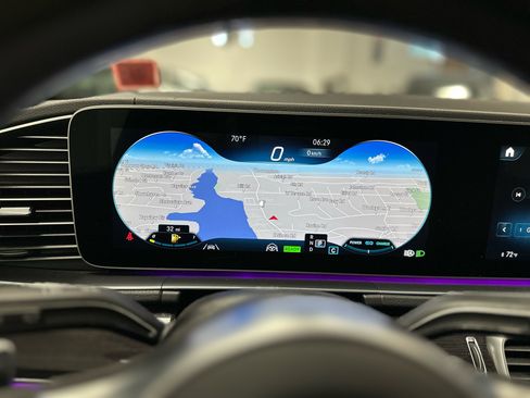 Used 2021 Mercedes-Benz GLS 580 4MATIC image 23