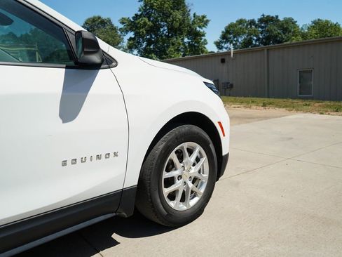 Used 2022 Chevrolet Equinox LS FWD image 18