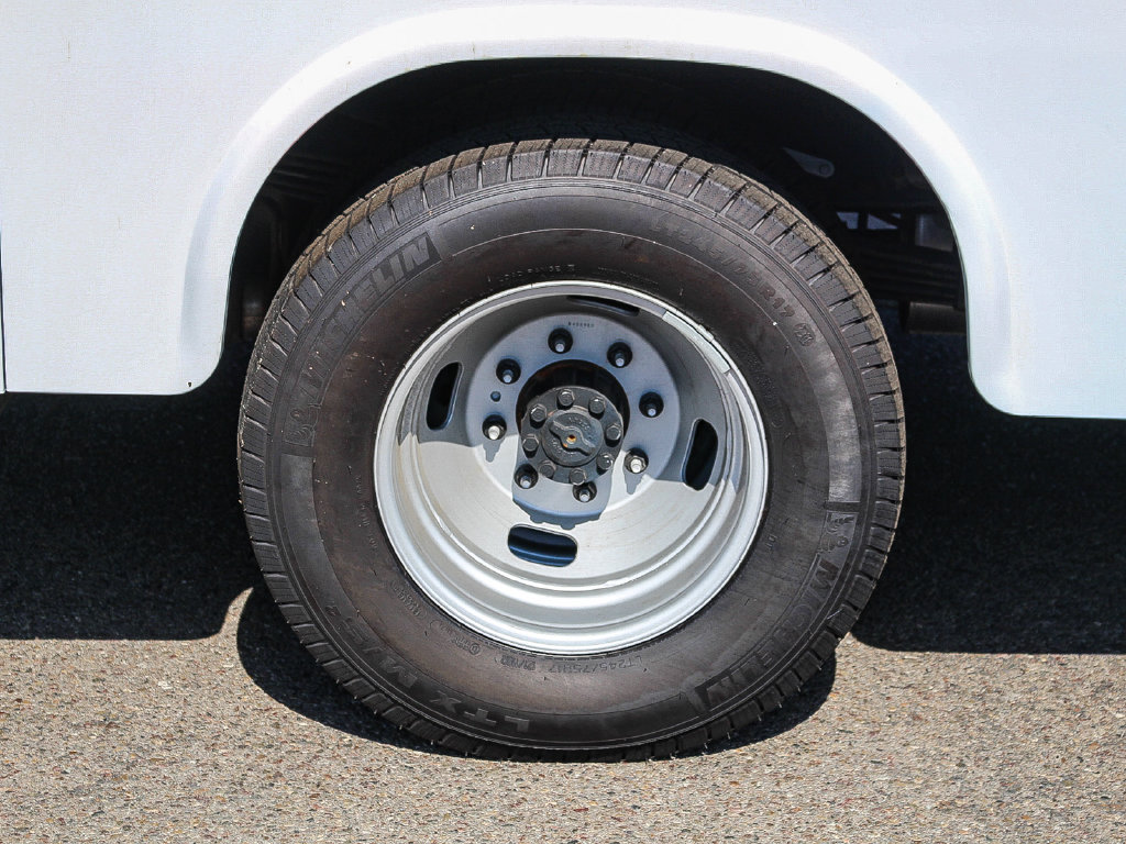 New 2025 Ford F350 XL w/ XL Chrome Package RWD image 9