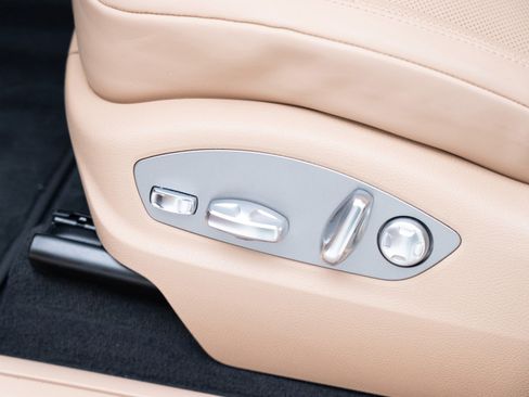 Used 2025 Porsche Macan image 15