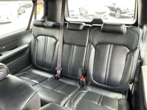 Used 2024 Jeep Wagoneer L Series III w/ Flexible Seating Group AWD/4WD image 29