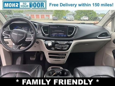 Used 2022 Chrysler Pacifica Touring-L FWD image 32