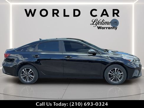 Used 2024 Kia Forte LXS w/ LXS Technology Package FWD image 2