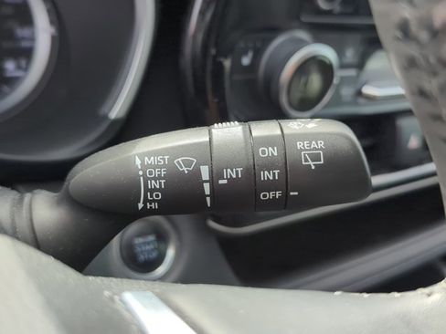 Used 2020 Toyota Highlander XLE image 16