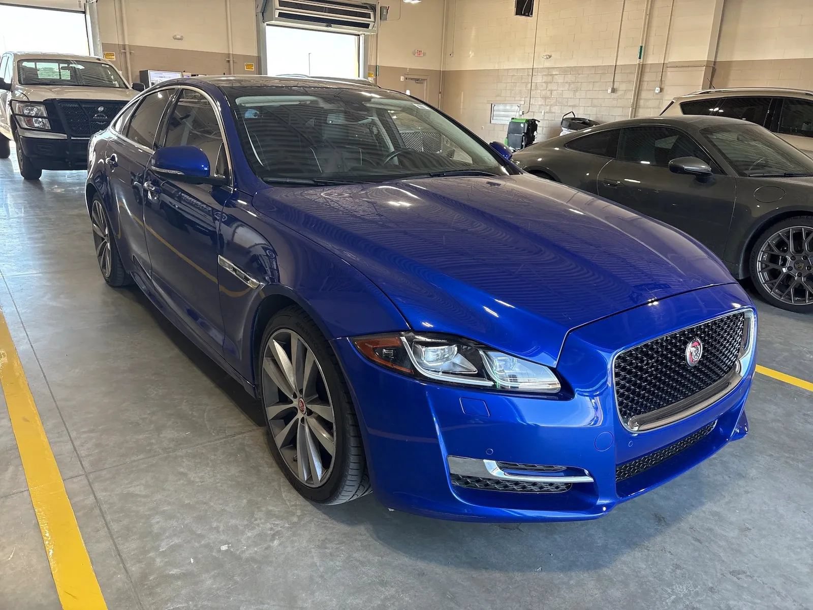 Used 2017 Jaguar XJ R-Sport RWD image 3
