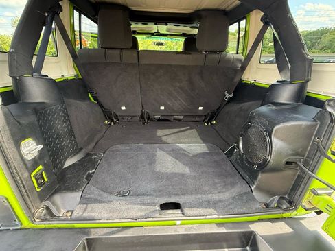 Used 2012 Jeep Wrangler Unlimited Sahara w/ Connectivity Group AWD/4WD image 32
