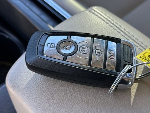 Used 2021 Lincoln Navigator Reserve w/ Luxury Package image 33