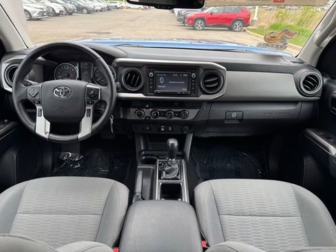 Certified 2018 Toyota Tacoma SR5 AWD/4WD image 7