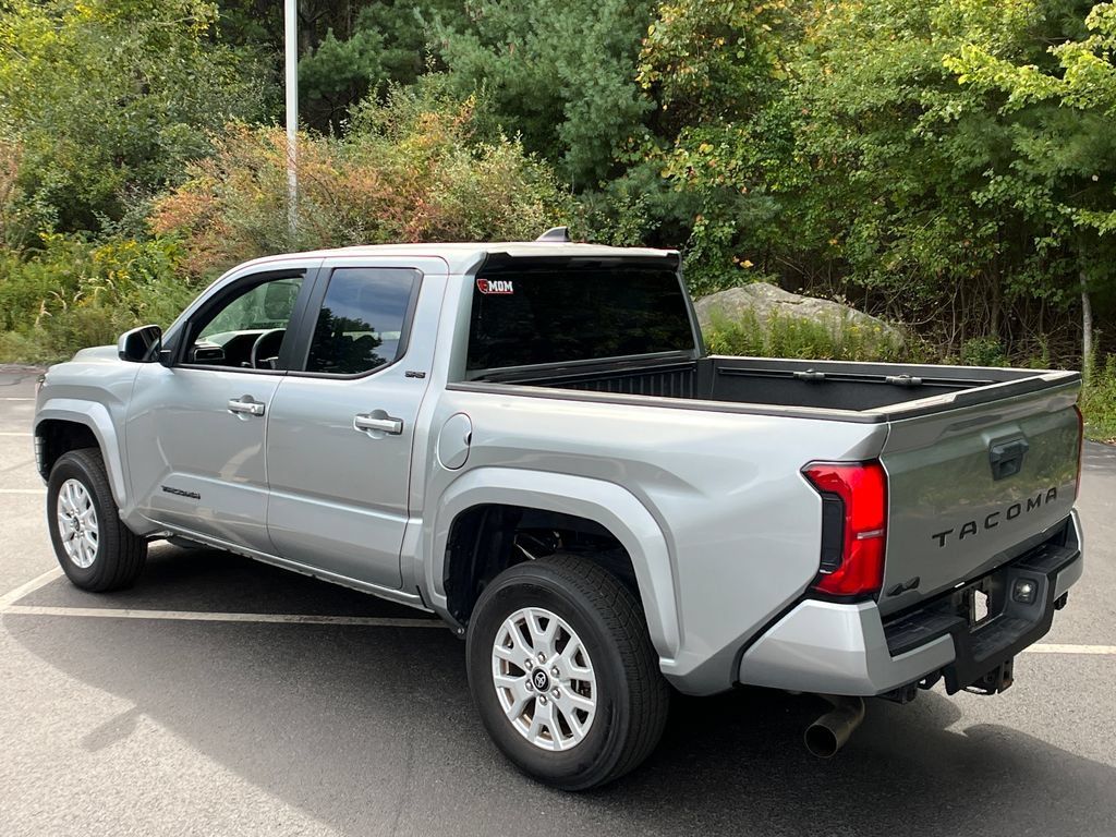 Certified 2024 Toyota Tacoma SR5 AWD/4WD image 30