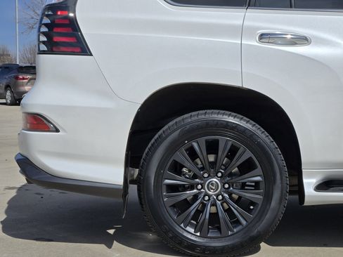 Used 2023 Lexus GX 460 Luxury w/ Sport Design Package image 6