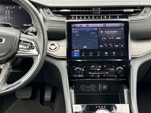 Used 2024 Jeep Grand Cherokee Overland w/ Adv Protech Group III image 29