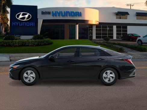 New 2026 Hyundai Elantra SE image 3