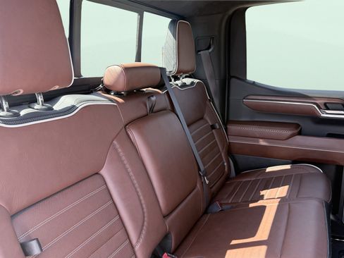 Used 2023 GMC Sierra 1500 Denali Ultimate AWD/4WD image 5