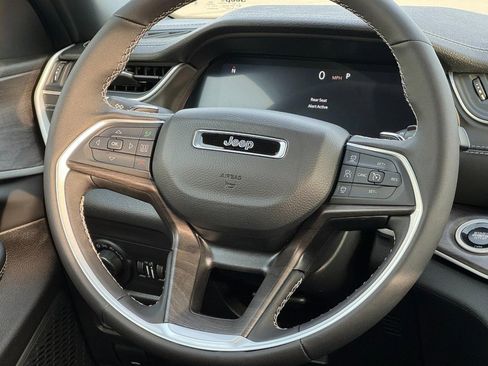 New 2025 Jeep Grand Cherokee Limited image 10