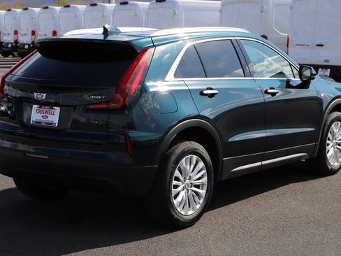 Used 2024 Cadillac XT4 Luxury w/ Cold Weather Package image 5