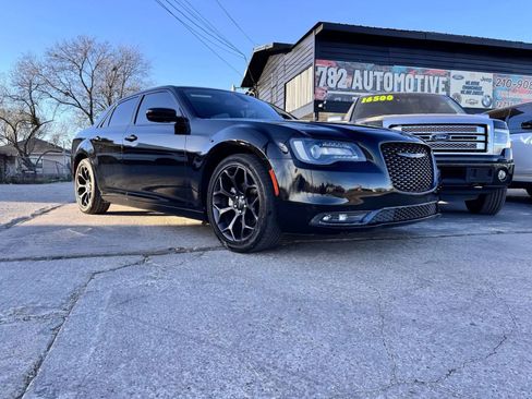 Used 2019 Chrysler 300 S image 1