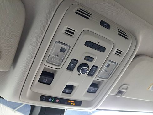 Used 2021 GMC Yukon Denali w/ Denali Premium Package image 31