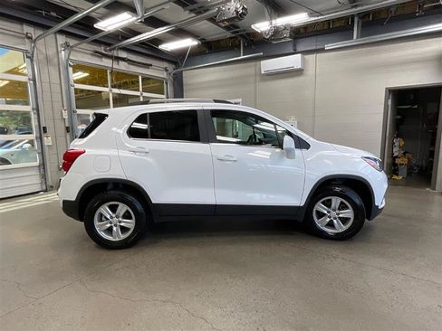 Used 2020 Chevrolet Trax LT AWD/4WD image 6