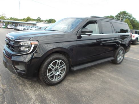Used 2025 Ford Expedition Max Active AWD/4WD image 1